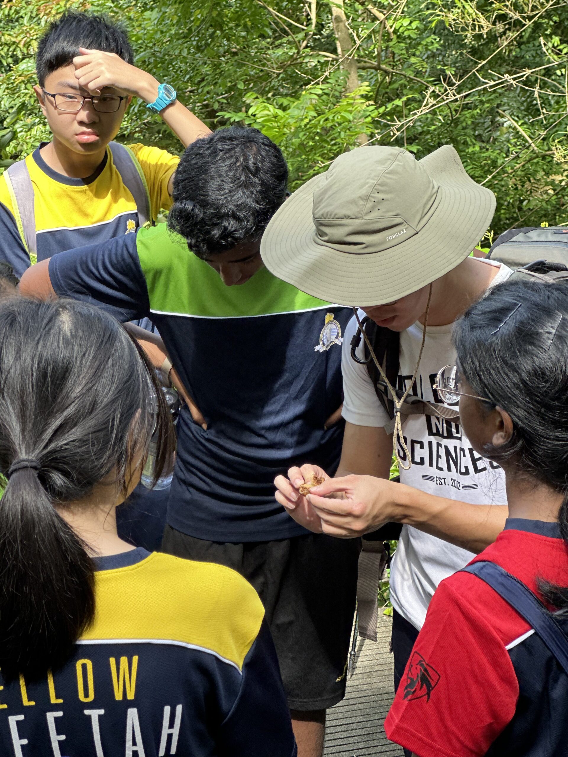 Students on a learning journey observation during a design thinking workshop